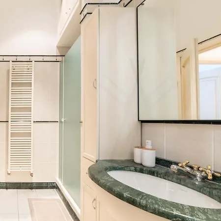 Kwatera prywatna Red Luxury Como