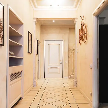 Red Luxury Homestay Como