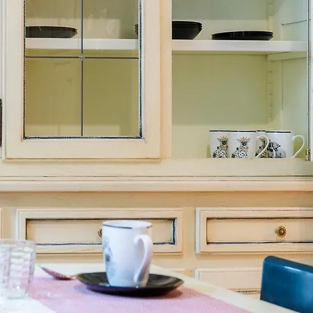 Red Luxury Homestay